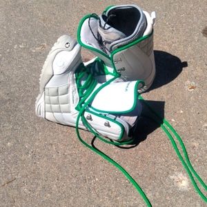Girls snowboard boots sz 5